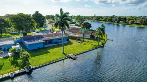 2141 NW 104th Avenue Pembroke Pines FL 33026