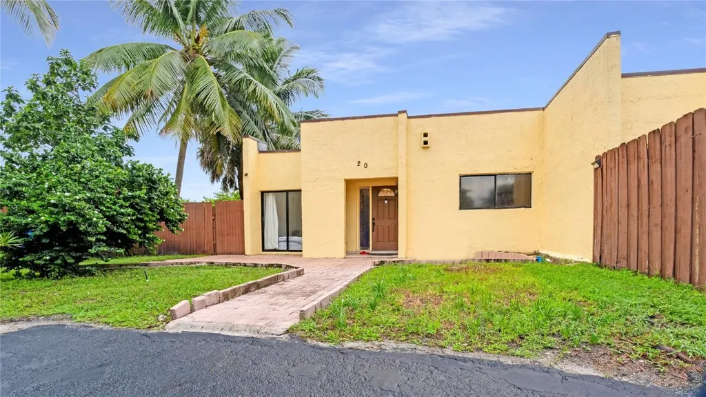 204 NW 46th Court Deerfield Beach FL 33064