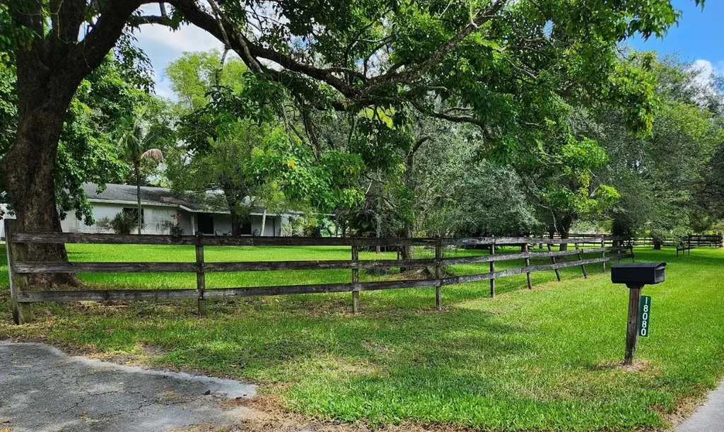 18080 SW 52nd Court Southwest Ranches FL 33331
