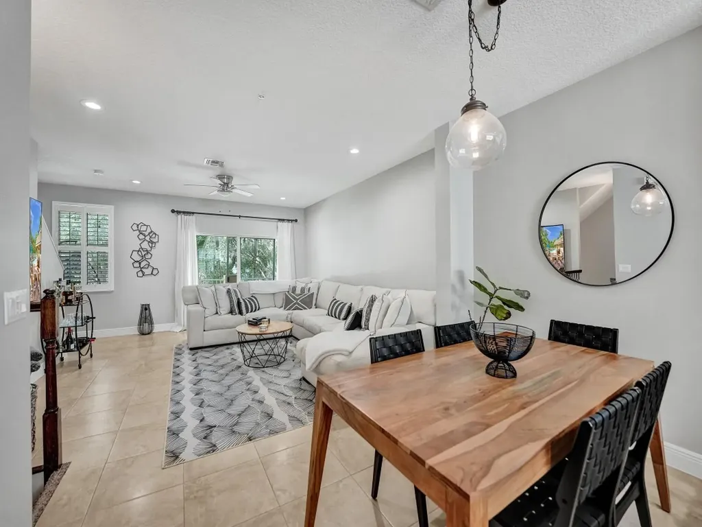 1931 Via Granada Boynton Beach FL 33426