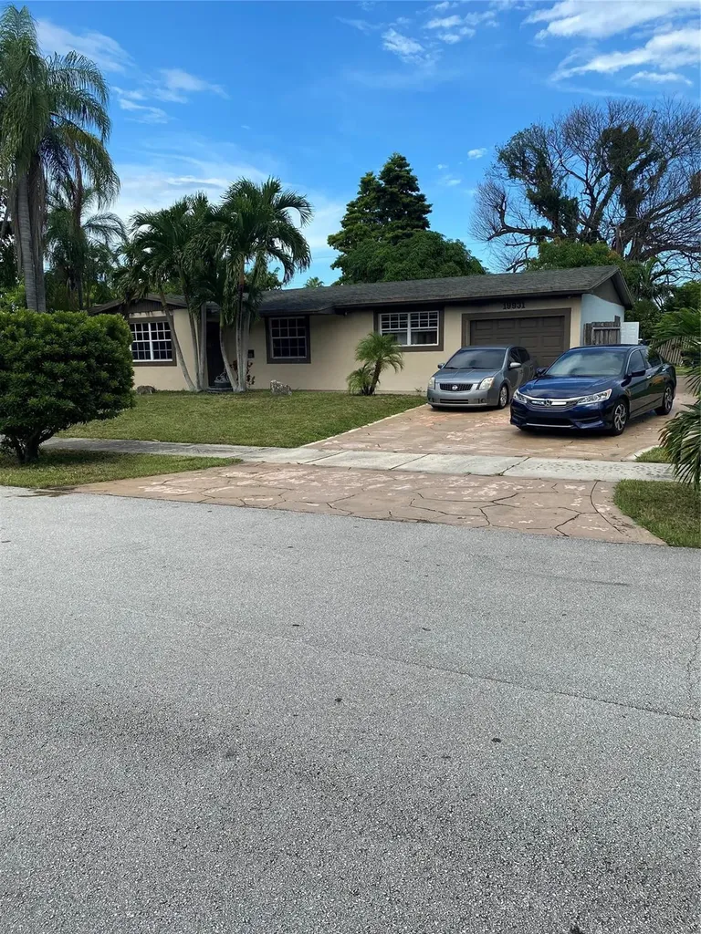 19931 SW 92nd Avenue Cutler Bay FL 33157