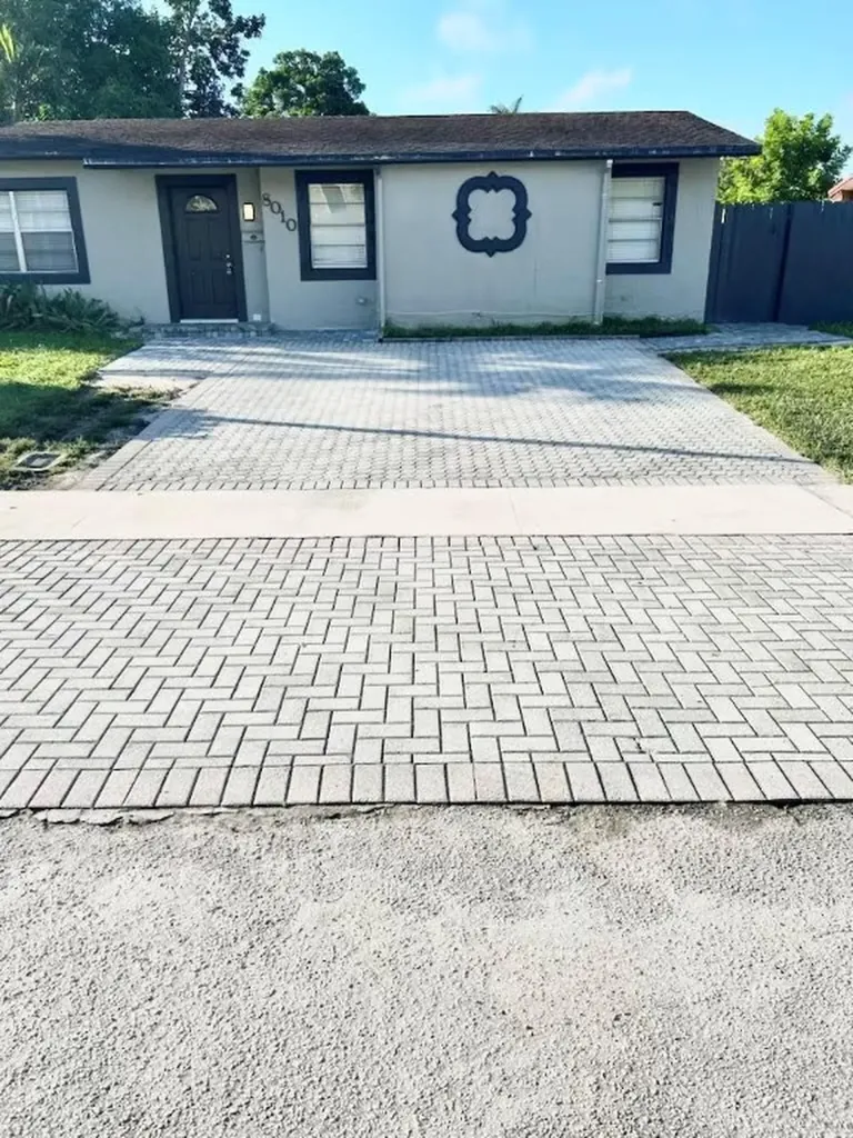 8010 SW 7th Court North Lauderdale FL 33068
