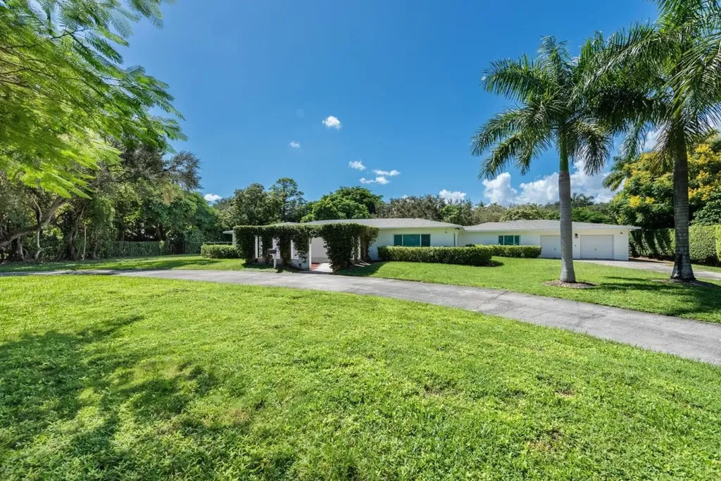9040 SW 64th Court Pinecrest FL 33156