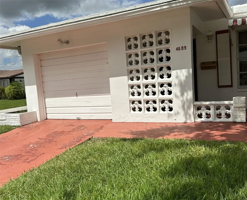 4609 NW 45th Court Tamarac FL 33319