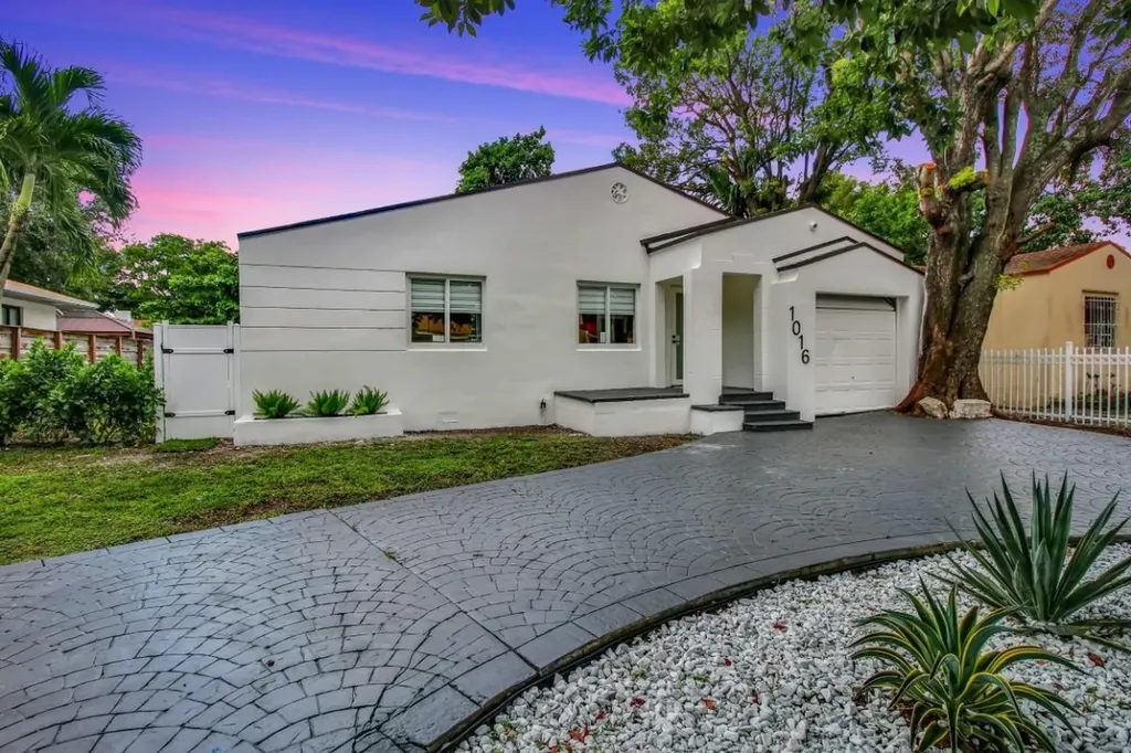 1016 NW 43rd Street Miami FL 33127