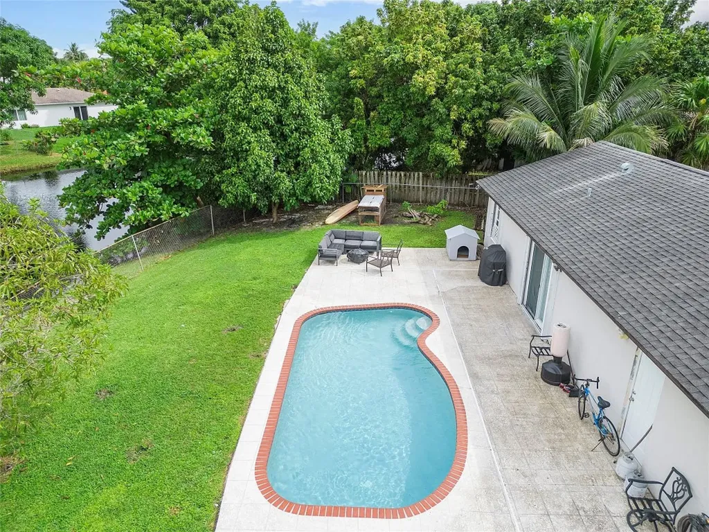 601 SW 79th Avenue North Lauderdale FL 33068