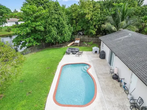 601 SW 79th Avenue North Lauderdale FL 33068