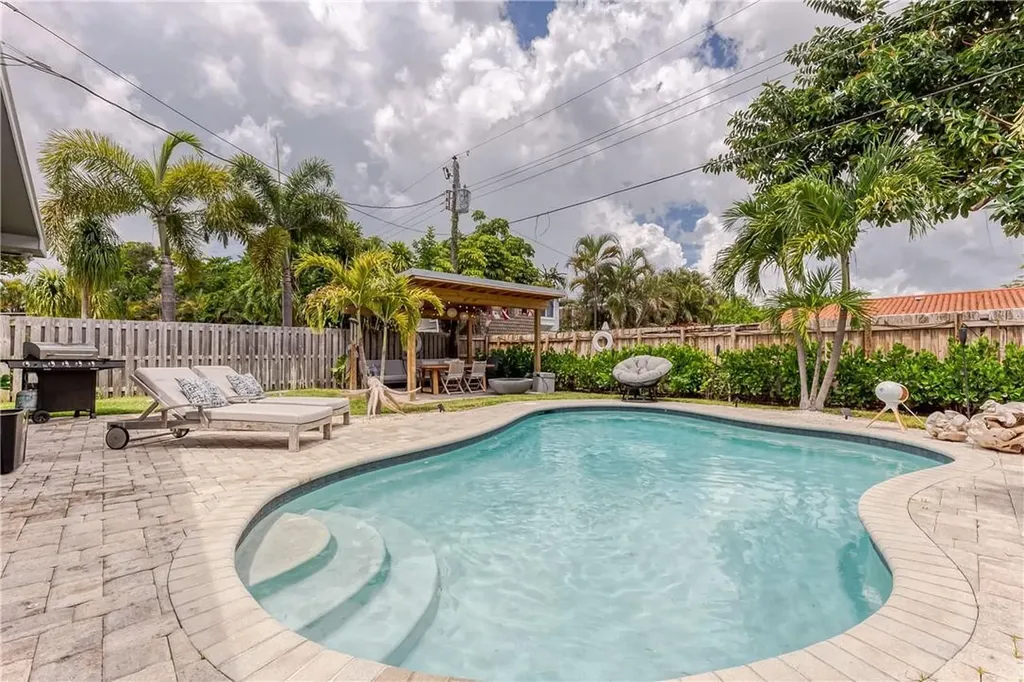909 NE 9th Street Pompano Beach FL 33060