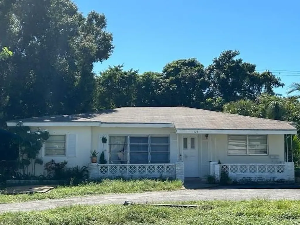 324 SW 2nd Avenue Boynton Beach FL 33435
