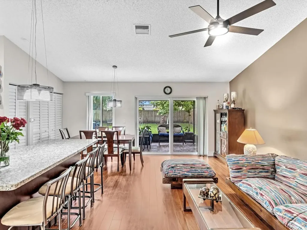 7312 SW 8th Street North Lauderdale FL 33068