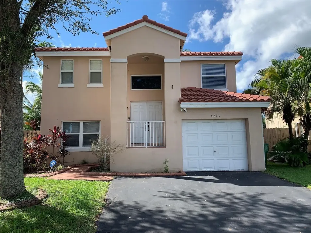4313 SW 84th Terrace Davie FL 33328