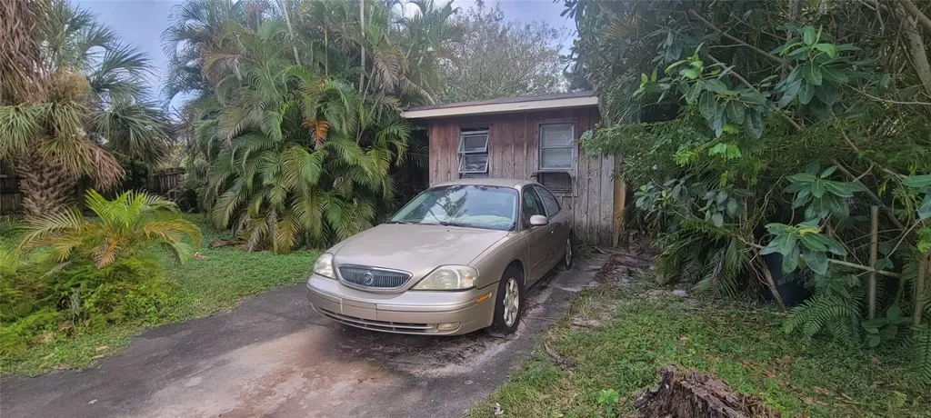 1436 NE 37th Street Oakland Park FL 33334