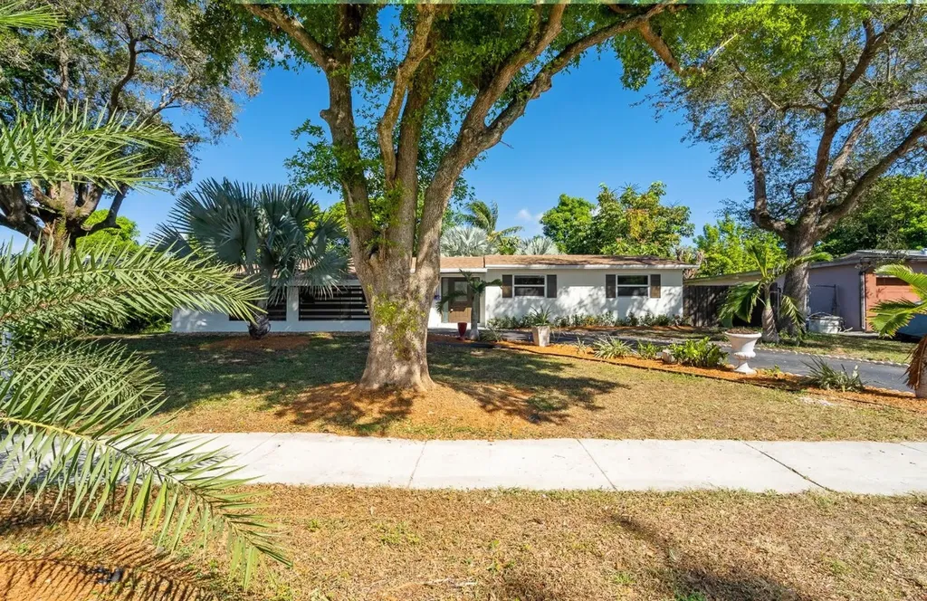 4749 NW 3rd Court Plantation FL 33317