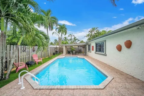 8540 NW 8th Street Pembroke Pines FL 33024