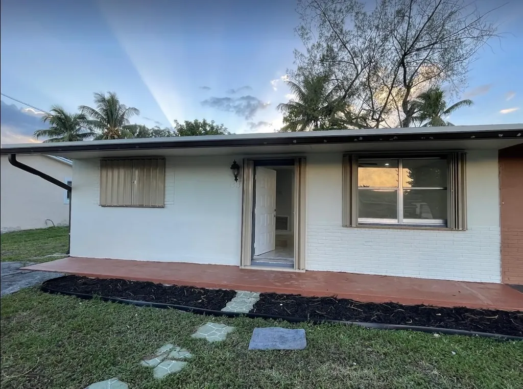 1513 SW 68th Way North Lauderdale FL 33068