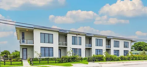 490 NW 40th Court Oakland Park FL 33309