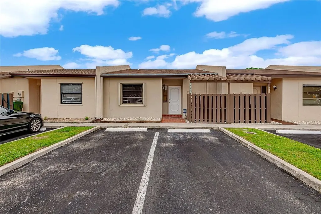 9260 NW 18th Street Pembroke Pines FL 33024