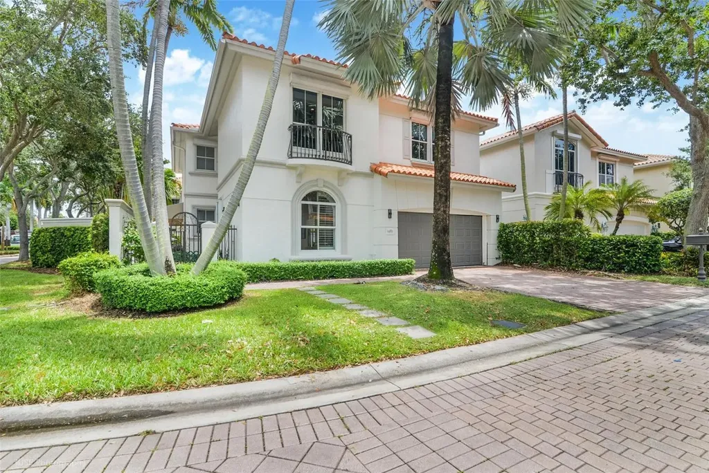1487 Mariner Way Hollywood FL 33019