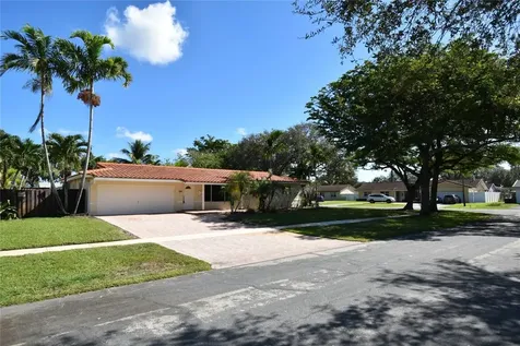 282 SW 52nd Terrace Plantation FL 33317