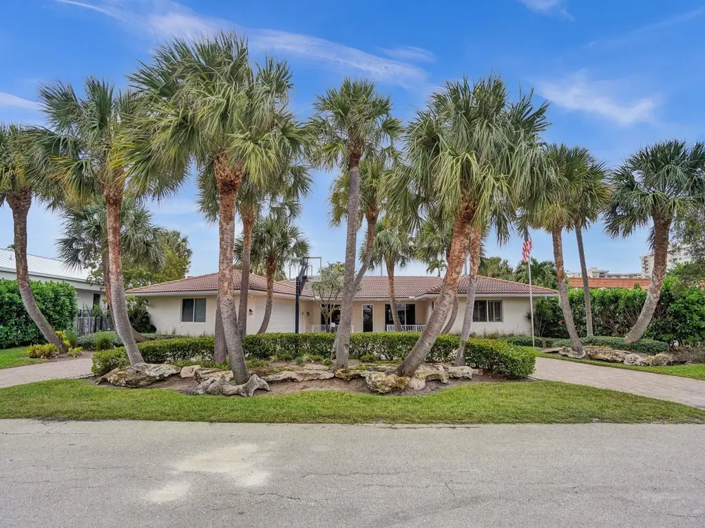 5 Tahoe Lane Sea Ranch Lakes FL 33308
