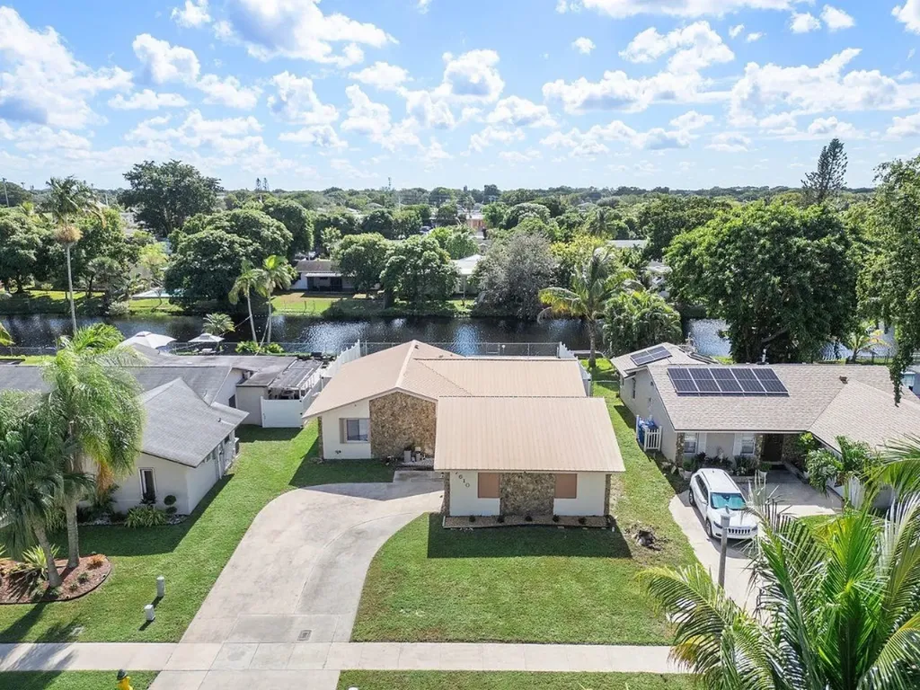 7610 SW 8th Court North Lauderdale FL 33068