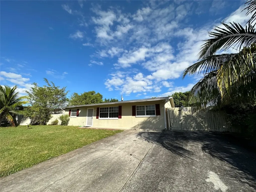 1425 W Branch Street Lantana FL 33462