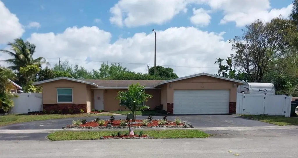 2161 NW 89th Terrace Pembroke Pines FL 33024