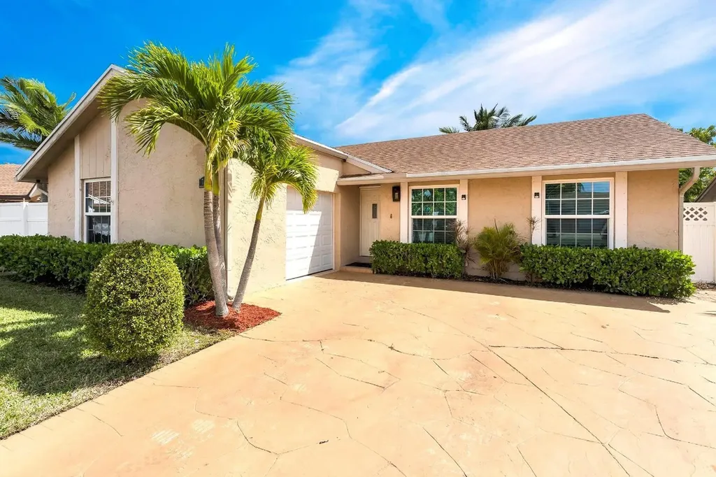 714 SW 75th Way North Lauderdale FL 33068