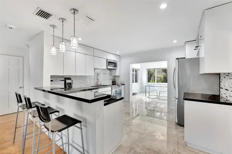 208 NW 24th Street Wilton Manors FL 33311