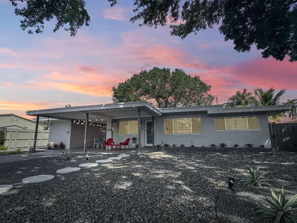 221 NW 36th Street Oakland Park FL 33309