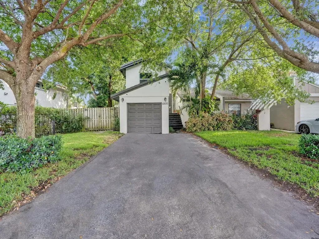 10530 La Placida Drive Coral Springs FL 33065