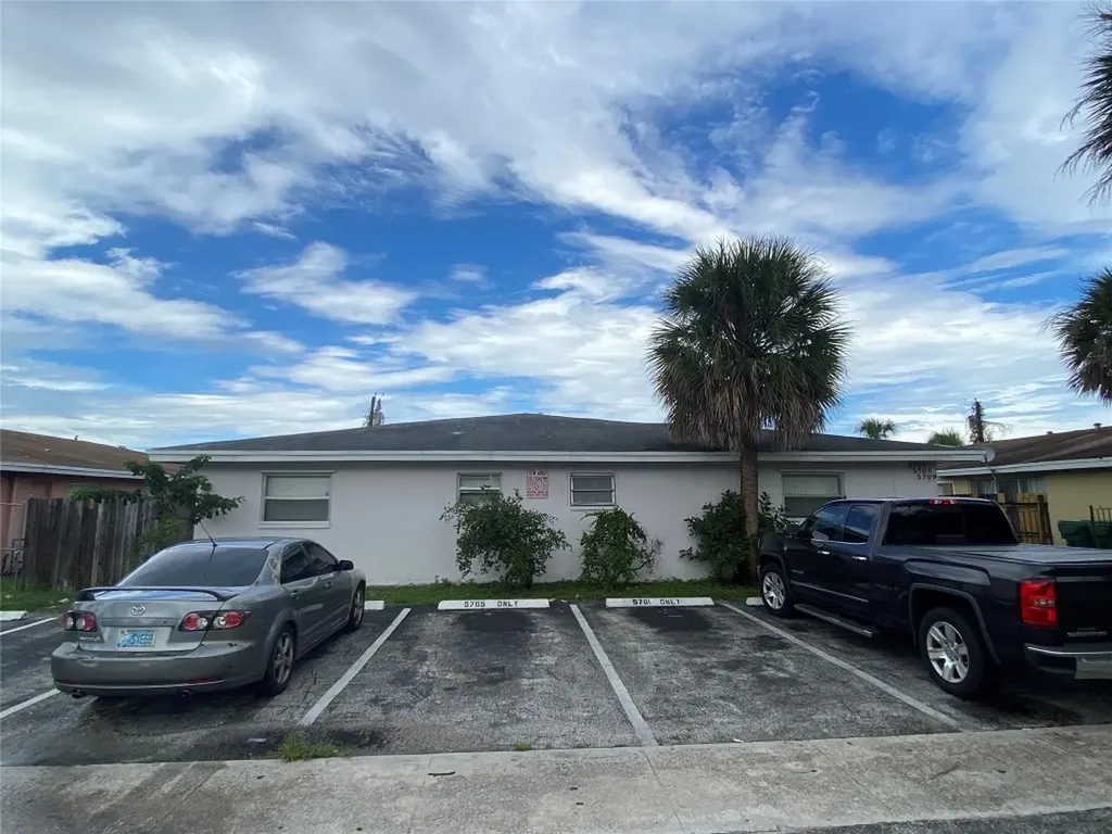 5709 NW 27th Court Fort Lauderdale FL 33313