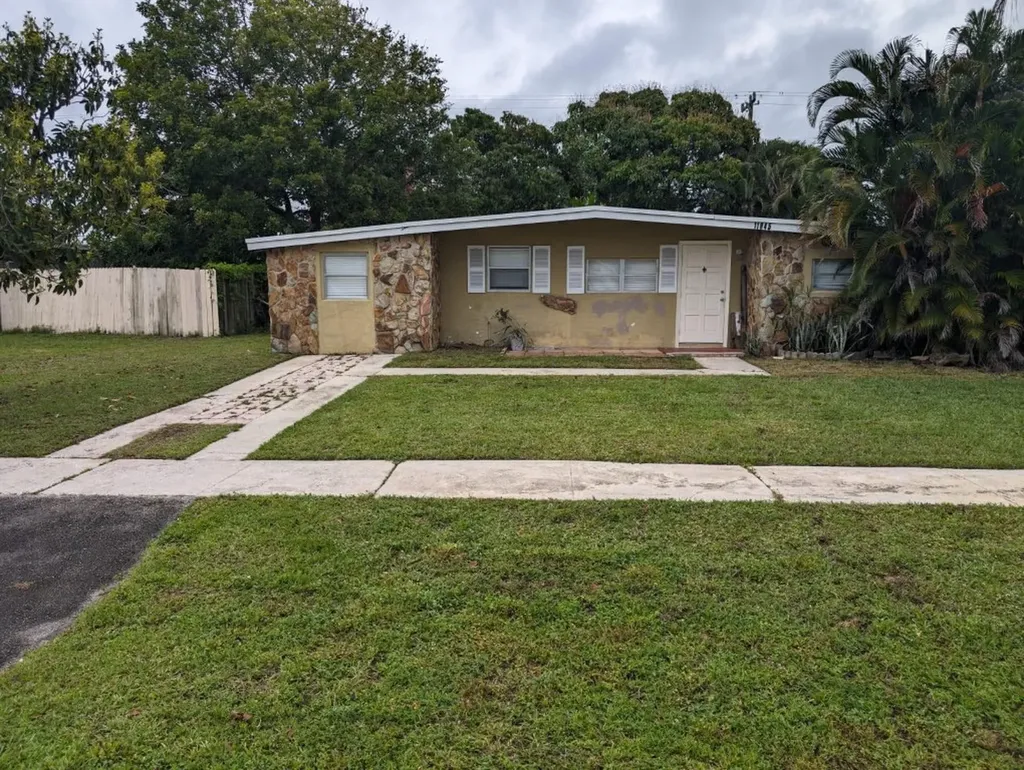 11845 Balsam Drive Royal Palm Beach FL 33411