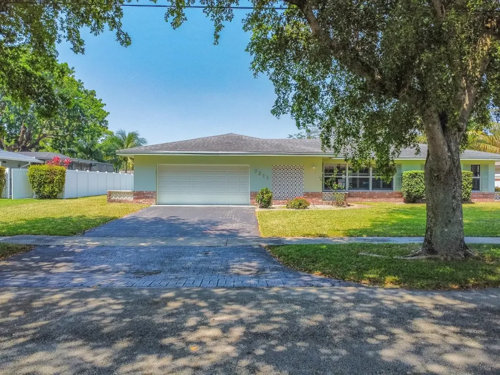 7211 NW 9th Street Plantation FL 33317
