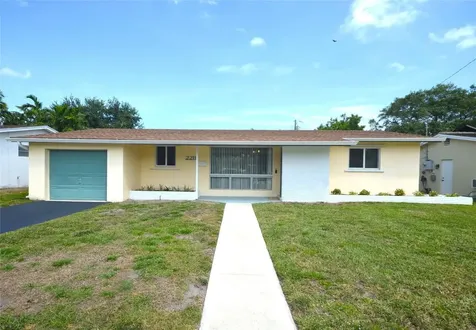 2211 N 37th Avenue Hollywood FL 33021
