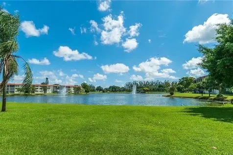 9420 S Hollybrook Lake Drive Pembroke Pines FL 33025
