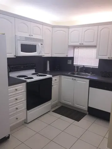 9420 S Hollybrook Lake Drive Pembroke Pines FL 33025