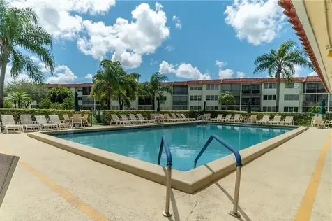 9420 S Hollybrook Lake Drive Pembroke Pines FL 33025