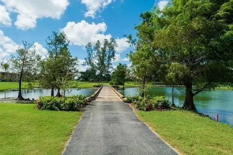 9420 S Hollybrook Lake Drive Pembroke Pines FL 33025