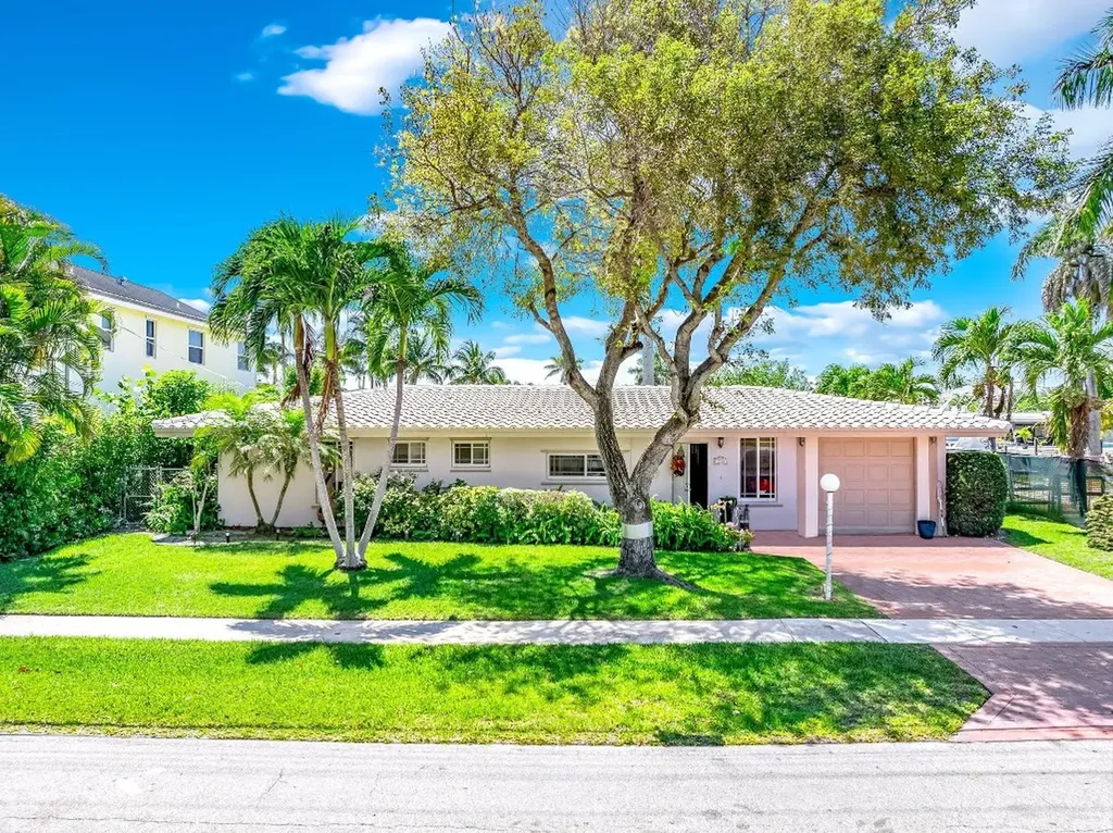 2710 NE 48th Court Lighthouse Point FL 33064