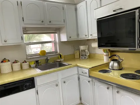 811 S Hollybrook Drive Pembroke Pines FL 33025