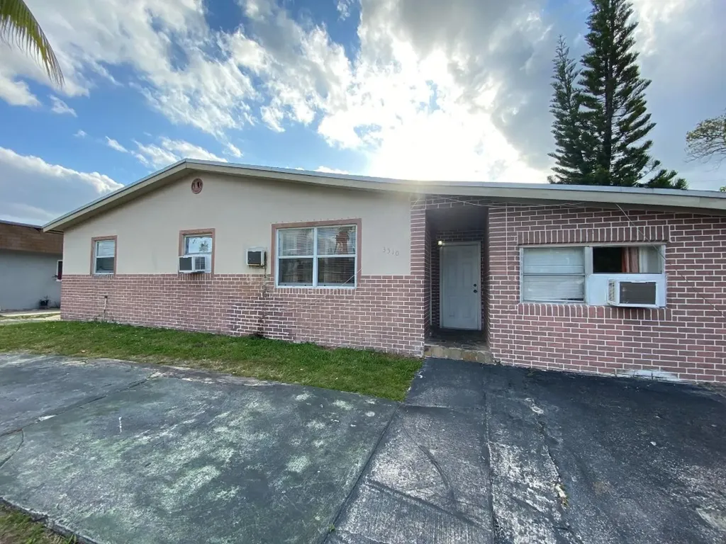3510 SW 40th Avenue West Park FL 33023