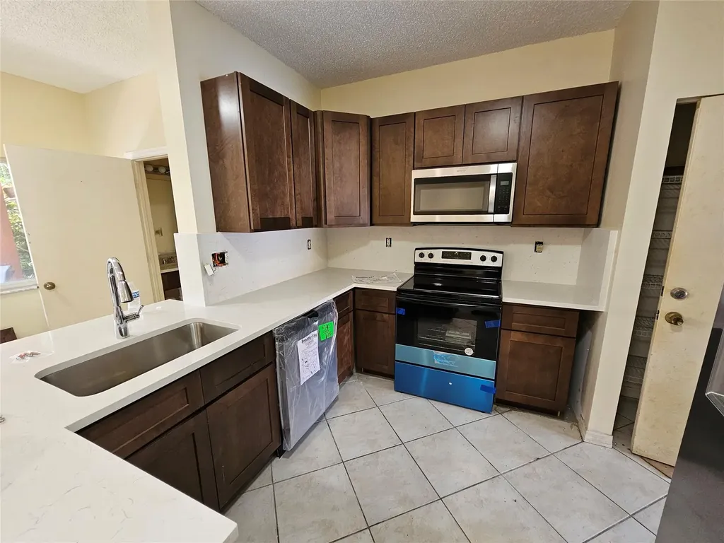 1842 SW 102nd Way Miramar FL 33025