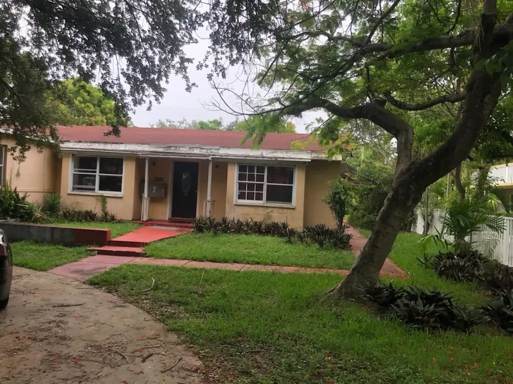 1922 Jefferson Street Hollywood FL 33020
