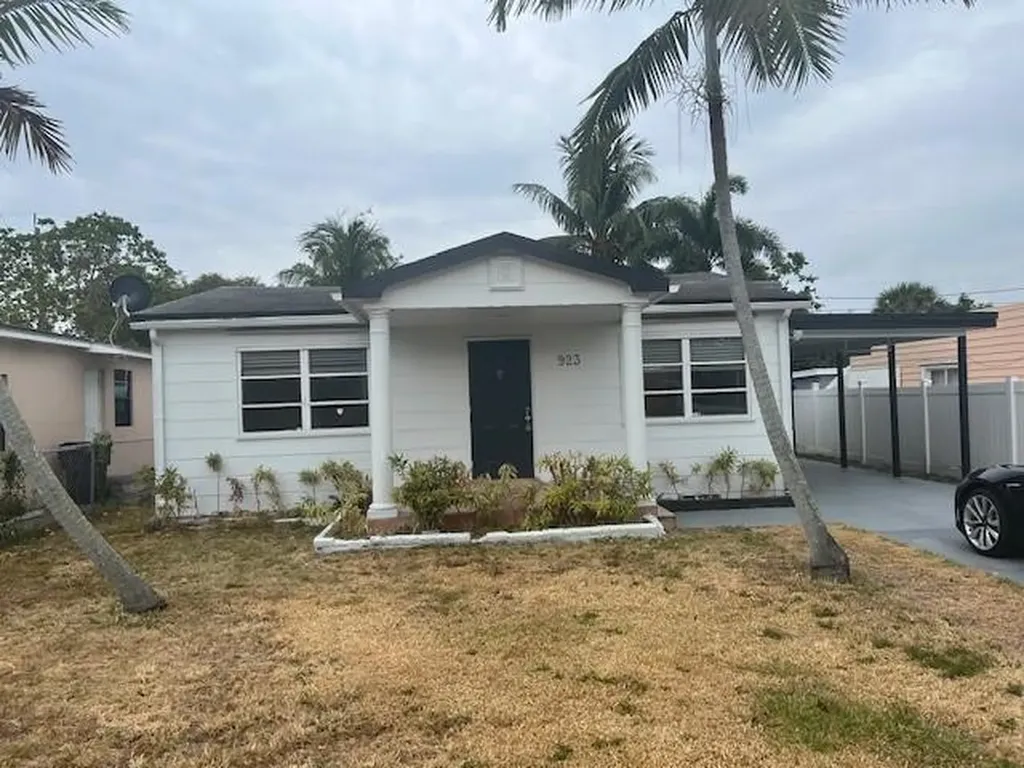 923 S D Street Lake Worth Beach FL 33460