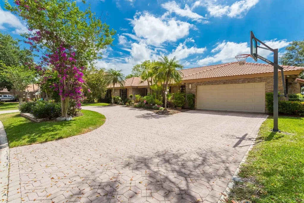 305 NW 111th Avenue Coral Springs FL 33071
