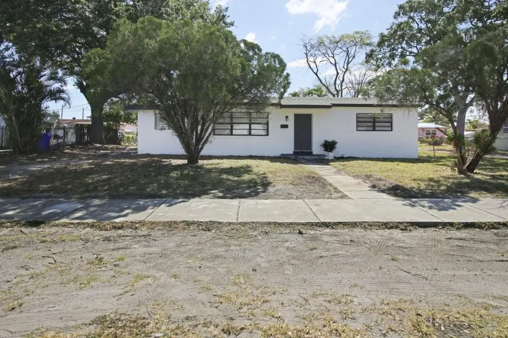 16921 NW 34th Avenue Miami Gardens FL 33056