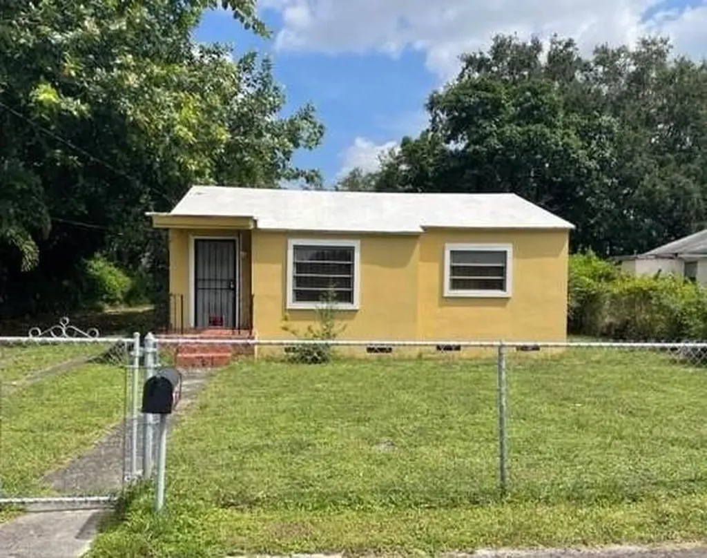 3259 NW 45th Street Miami FL 33142