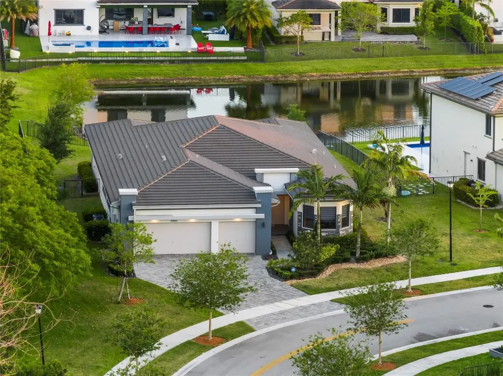 10410 S Lago Vista Circle Parkland FL 33076