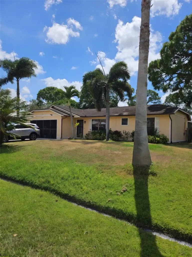 2262 SW Mount Vernon Street Port St Lucie FL 34953